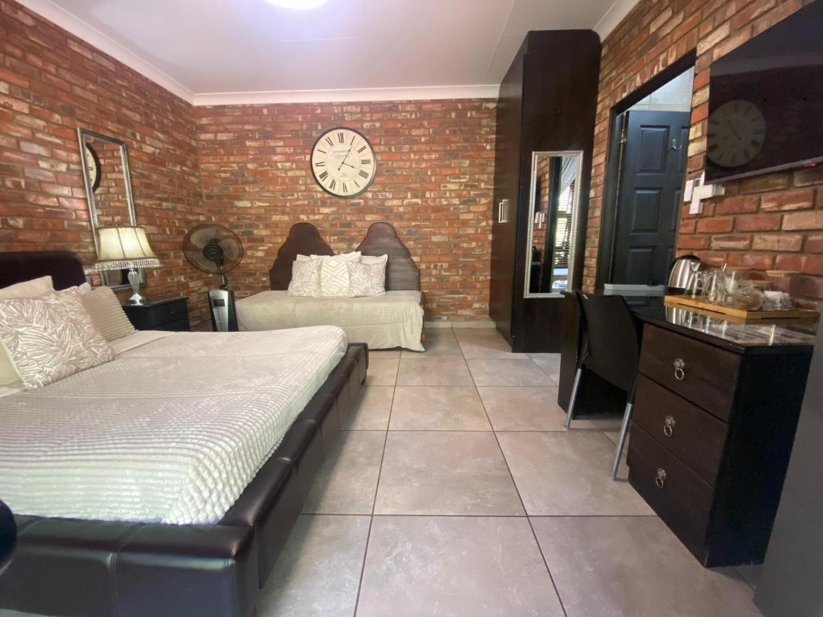 Aloe Guesthouse Klerksdorp Habitación foto